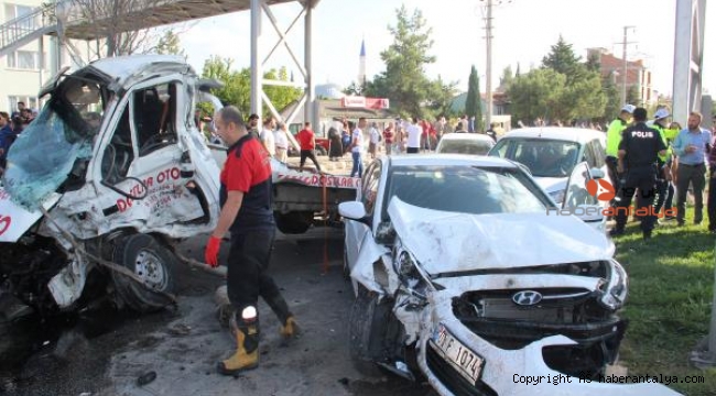 Freni boşalan TIR 6 aracı hurdaya çevirdi