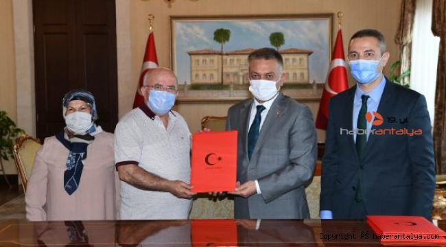 Hayırsever aile, arsasını Milli Eğitim'e bağışladı
