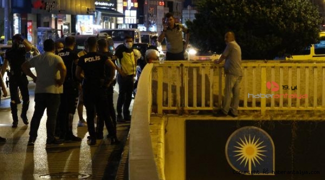 İntihar için demir korkuluklara çıktı 