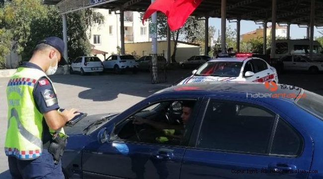Jandarma sürücüleri denetledi