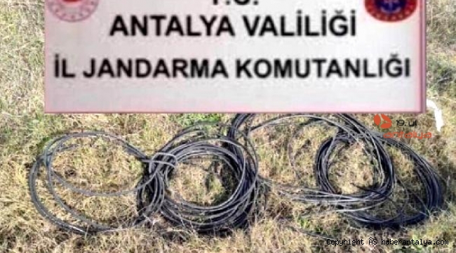 Kablo hırsızları jandarmadan kaçamadı