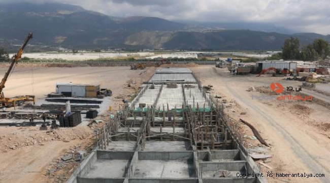 Kaş Kınık Hal'inde çalışmalar aralıksız devam ediyor