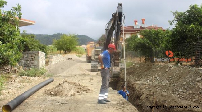 Kemer Göynük'te yeni imar yollarına kanalizasyon