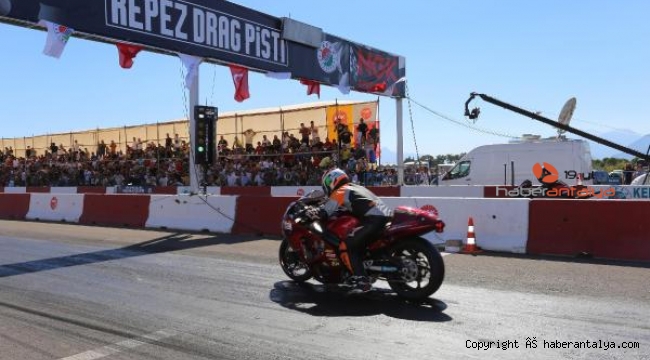 Kepez'de motodrag yarışları nefesleri kesti