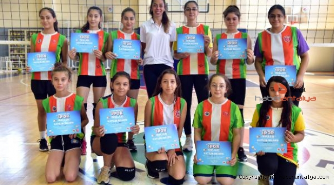 Kepezli çocuklar voleybolu çok sevdi
