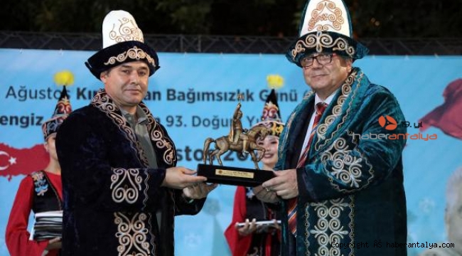 Kırgızistan'ın 30. bağımsızlık yıl dönümü kutlandı