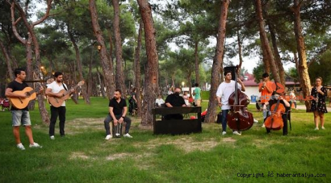 Konyaaltı Oda Orkestrası'ndan 'flash mob' sürprizi