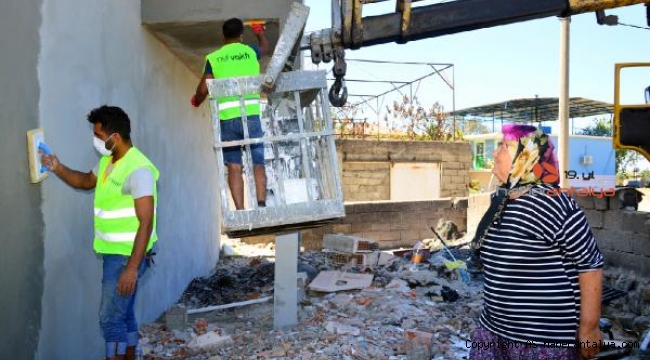 Manavgat'ta hafif hasarlı binalar onarılıyor