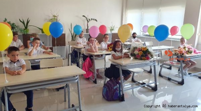 Rusya ile birlikte Antalya'da da ilk ders zili çaldı