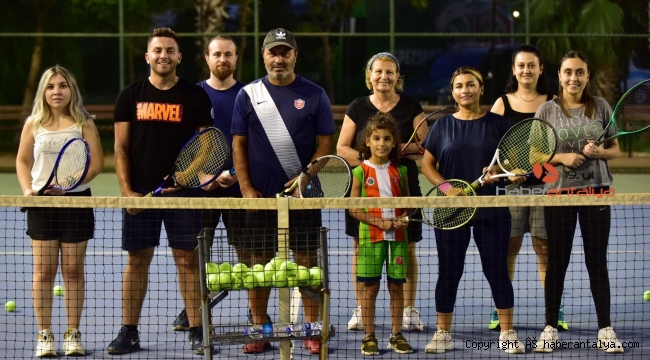 Yetişkinler için açılan tenis kursu 5 Ekim'de başlıyor