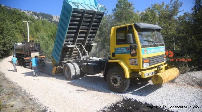 Alanya'da Koşdavut yolu asfaltlanıyor