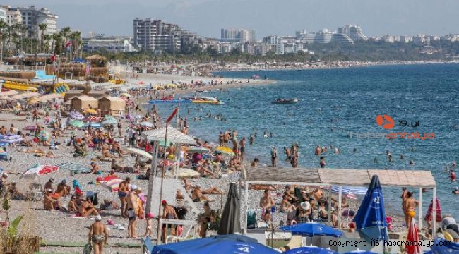 Antalya'da ekimde sahillerde ağustos manzarası