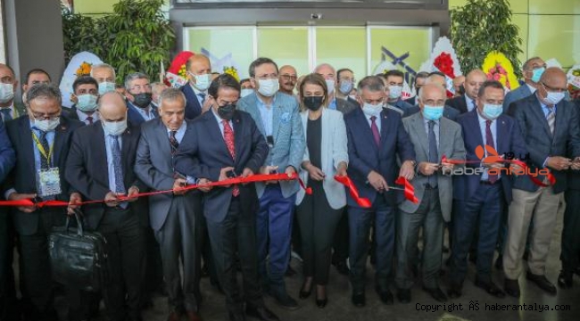 Antalya'da 'Yöresel Ürünler Fuarı' açıldı; 10 bine yakın ürün sergide