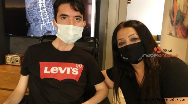 Asla pes etmeyen DMD hastası Mehmet'e üniversite kapısı açıldı