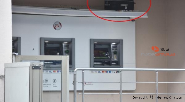 ATM'nin üzerinde korkutan valiz 