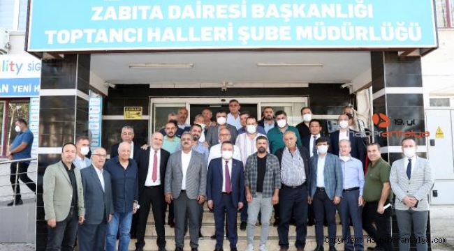 Başkan Böcek, Antalya hal esnafını ziyaret etti
