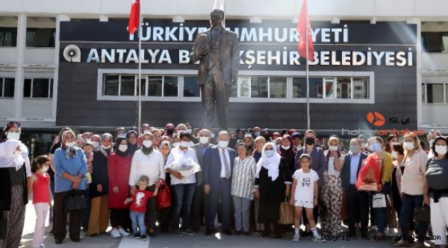 Başkan Böcek: 'Emekçi kadınlarımız bizim baş tacımızdır'
