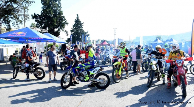 Başkan Topaloğlu Enduroculara başarı dileklerinde bulundu