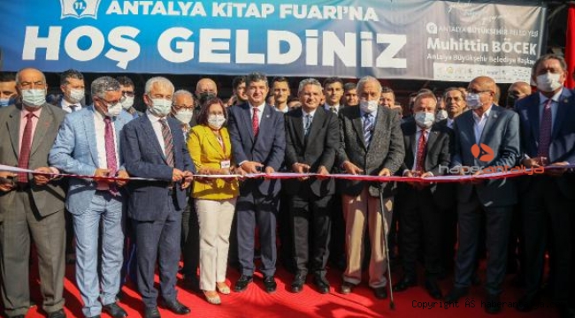 Bilim ve kültür 10 gün boyunca Cam Piramit'te 
