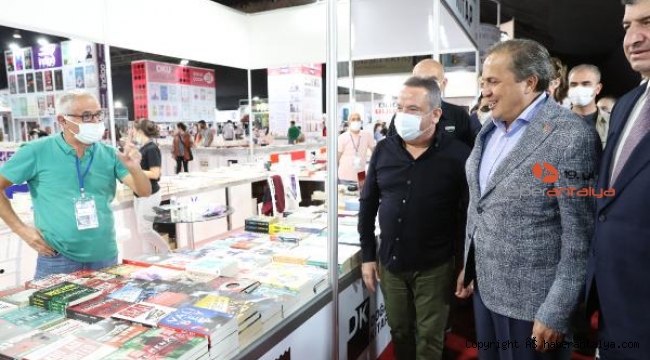 CHP'li Torun, 11. Antalya Kitap Fuarı'nı ziyaret etti