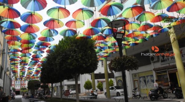 Demre'de 'Şemsiyeli Sokak' ilgi odağı