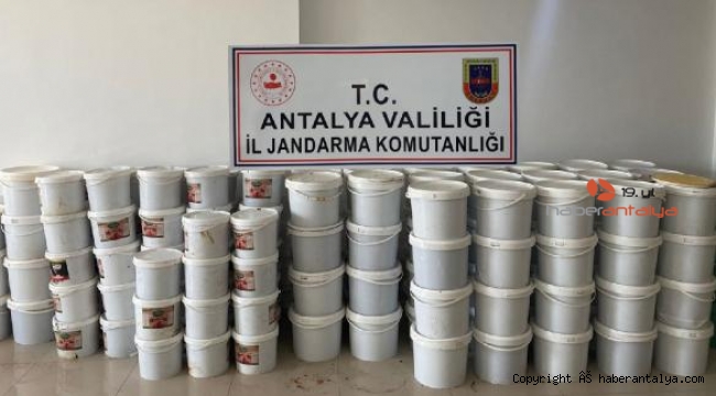 Depoya uygunsuz gıda baskını ! 7,5 ton gıda ele geçirildi