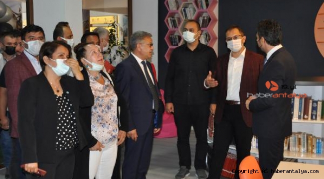 Finike Anadolu Lisesine Z-Kütüphane