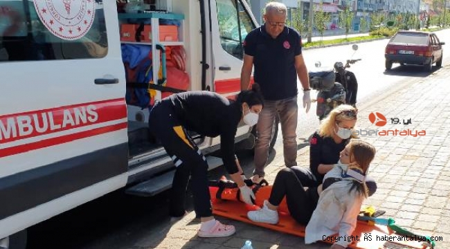 Genç kızlardan elektrikli bisiklet kazası
