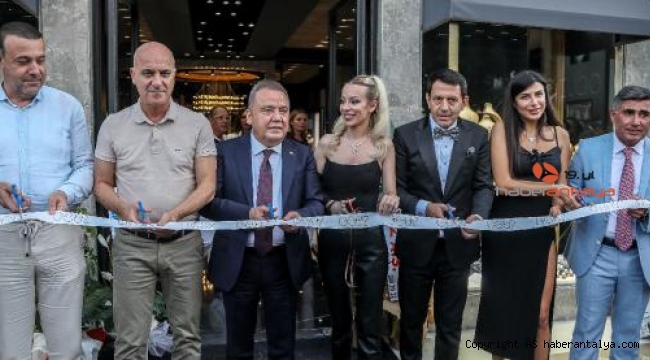 İş, sanat ve siyaset dünyasını buluşturan açılış