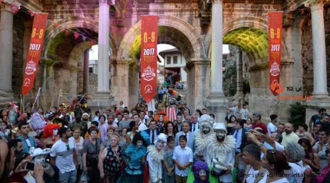 Kaleiçi'nde festival zamanı