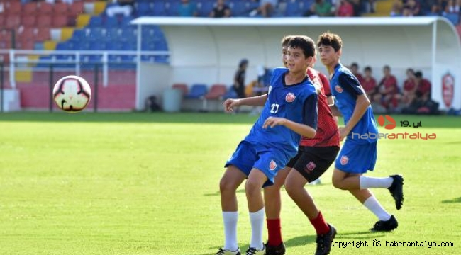 Kepez'in futbolcu fabrikası