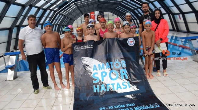 Kumluca'da yüzme yarışı düzenlendi