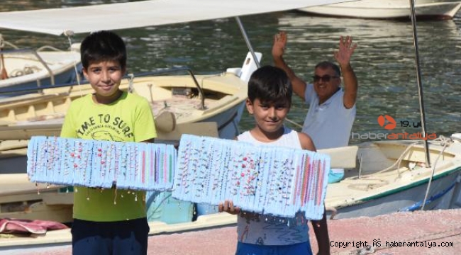 Okul harçlığını turizmden kazanıyorlar