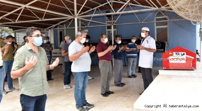 Pankreas kanserinden ölen emekli polis toprağa verildi