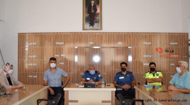 Polis muhtarları uyuşturucu konusunda bilgilendirdi
