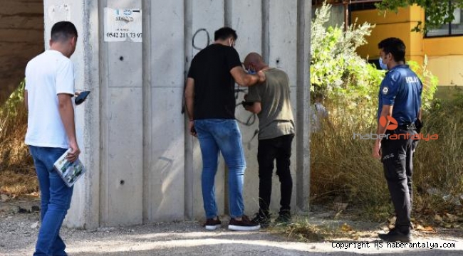 Polis, üstgeçit hırsızlarının peşinde