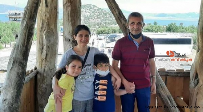 Trafik kazasında yok olan 4 kişilik aile, gözyaşlarıyla toprağa verildi