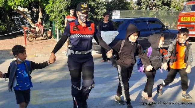 Trafikte 'Okul ve Jandarma Elele Birlikte Güvenli Geleceğe