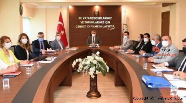 Vali Yazıcı: Okulları hızlıca bitirelim