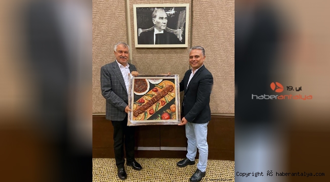 Adanalı başkana Adana kebap rölyefi