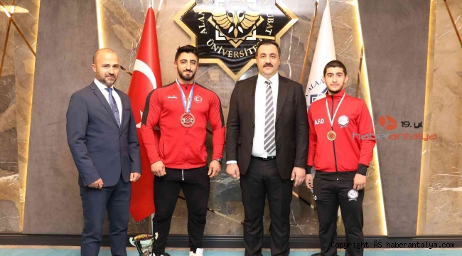 ALKÜ'lü sporcular çifte başarı ile döndüler