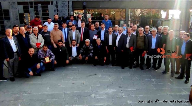 Antalya'da 25. Yılını dolduran berberlere plaket