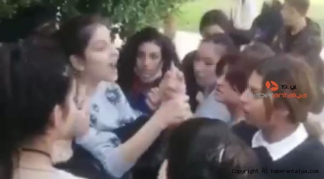 Antalya'da liseli kızların tekme- tokat ve bıçaklı kavgası !