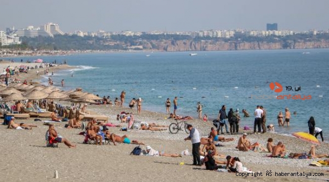 Antalya'da sahilde yaz manzaraları