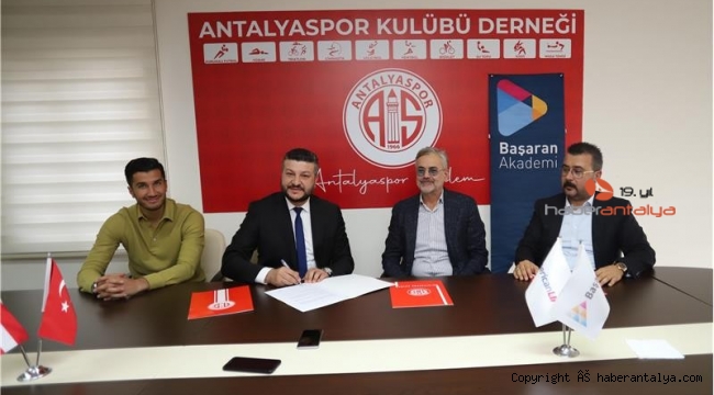 Antalyaspor, altyapı sporcularına İngilizce eğitimi için protokol imzaladı