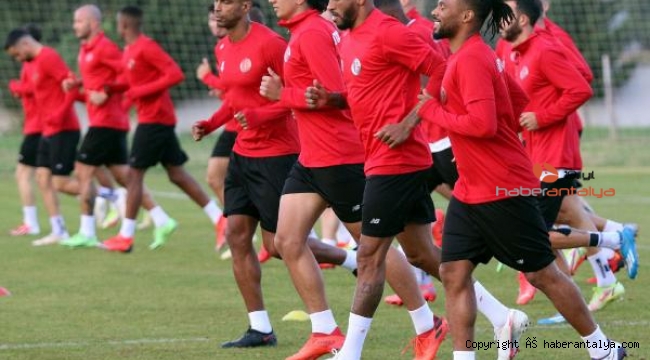 Antalyaspor kalesini koruyamıyor