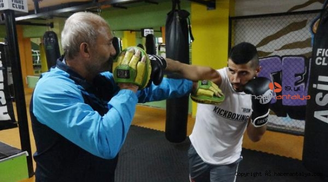 Aşçılıktan dünya kick boks şampiyonluğuna