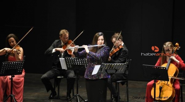 Beatles ve Elvis, Vivaldi ve Bach'la buluştu