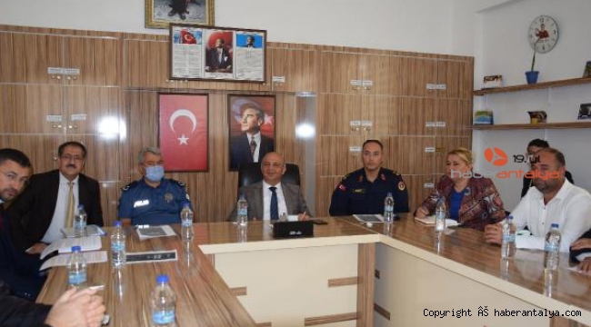 Kaymakam Kolsuz muhtarlarla bir araya geldi
