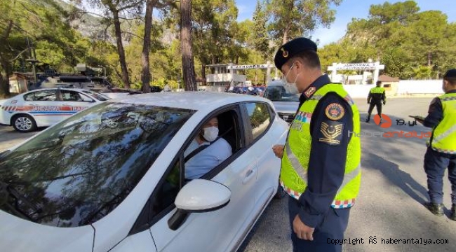 Kemer'de emniyet kemeri kontrolü